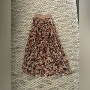 Aritzia Wilfred Twirl MIDI Skirt